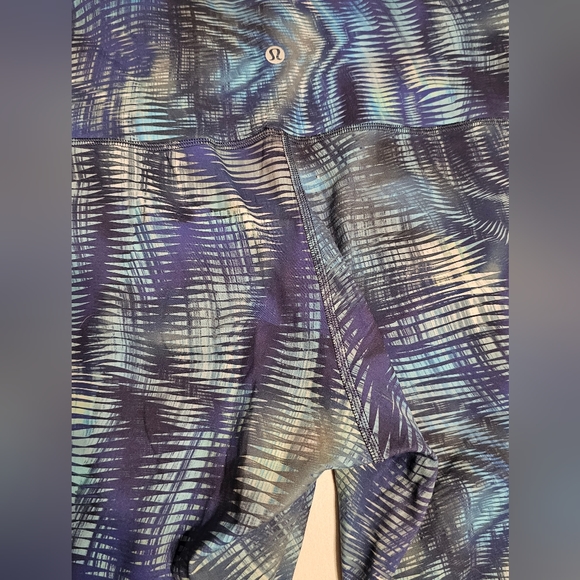 Lululemon Invigorate Legging - Picture 5 of 6